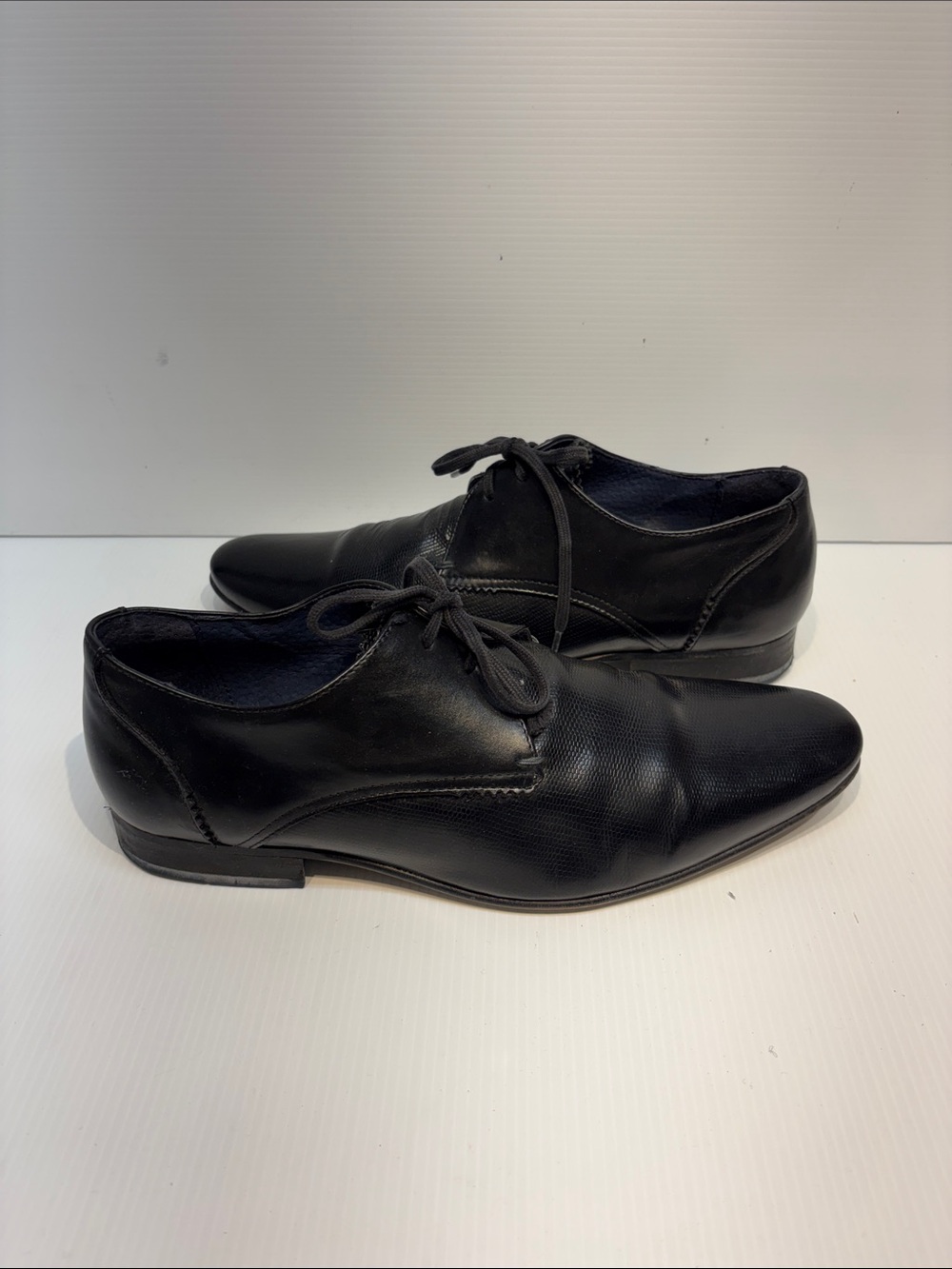 B2 Men's Black Leather Derby Dress Shoes - Classic Lace-Up - Size 10 (EUR 42)